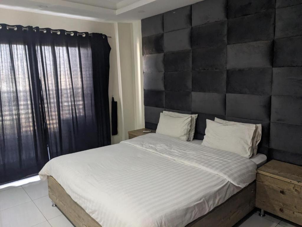 Lavish Hotel Rawalpindi Exterior photo